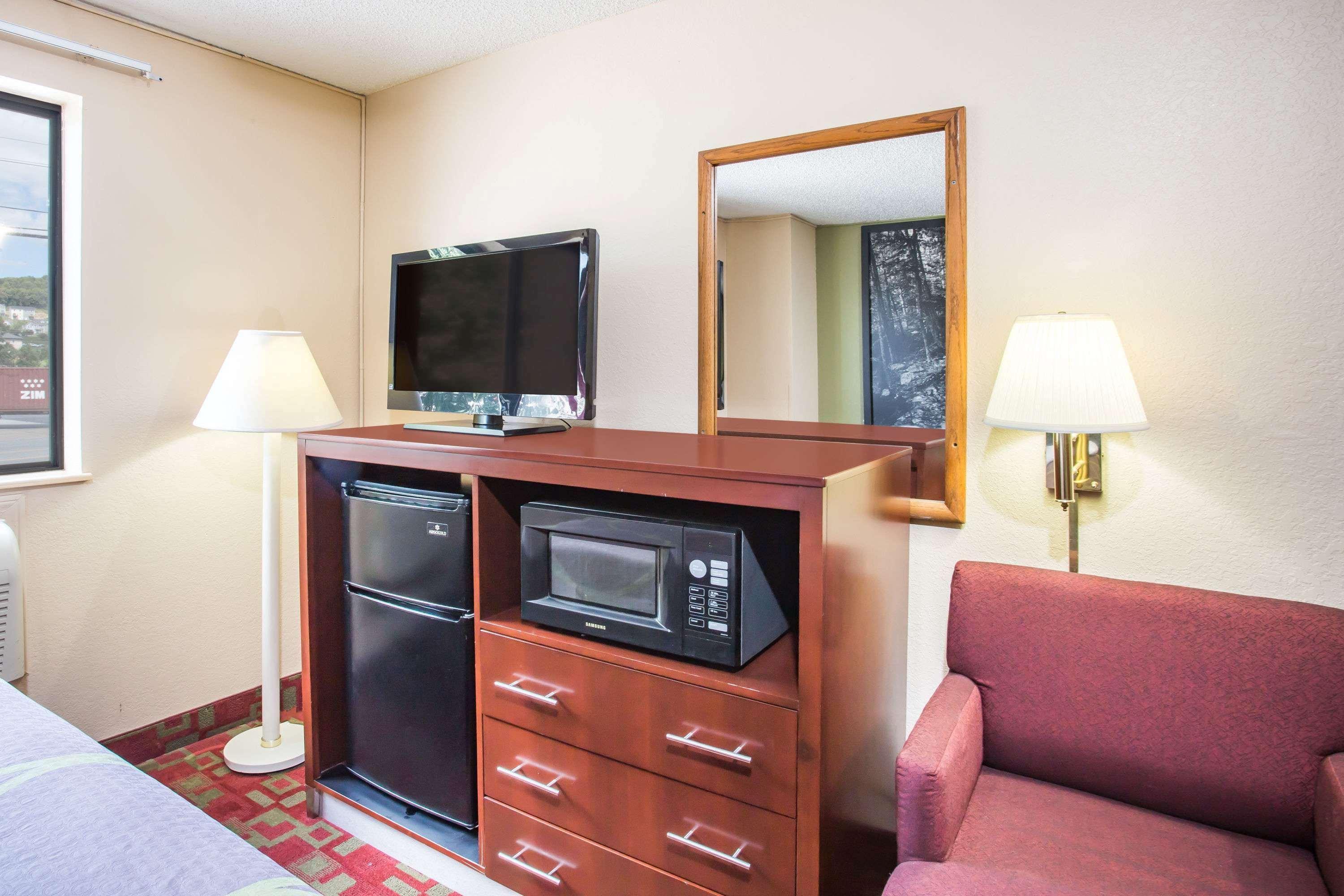 Motel Super 8 By Wyndham Harrisonburg Zewnętrze zdjęcie